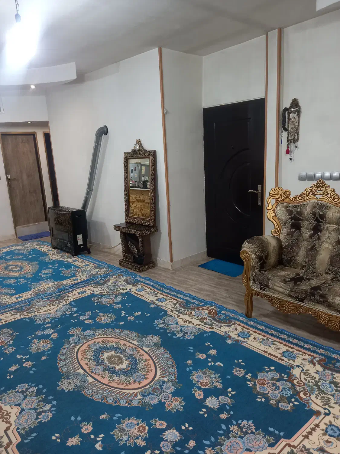 فروش فوری یک واحد آپارتمان قولنامه ای|فروش آپارتمان|چهارباغ, |دیوار