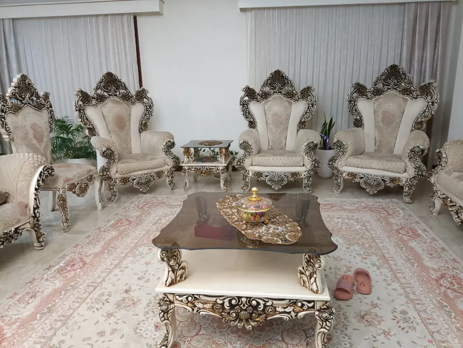 فروش مبل سلطنتی ۱۲ نفره همراه میز عسلی|مبلمان خانگی و میز عسلی|بابل, |دیوار