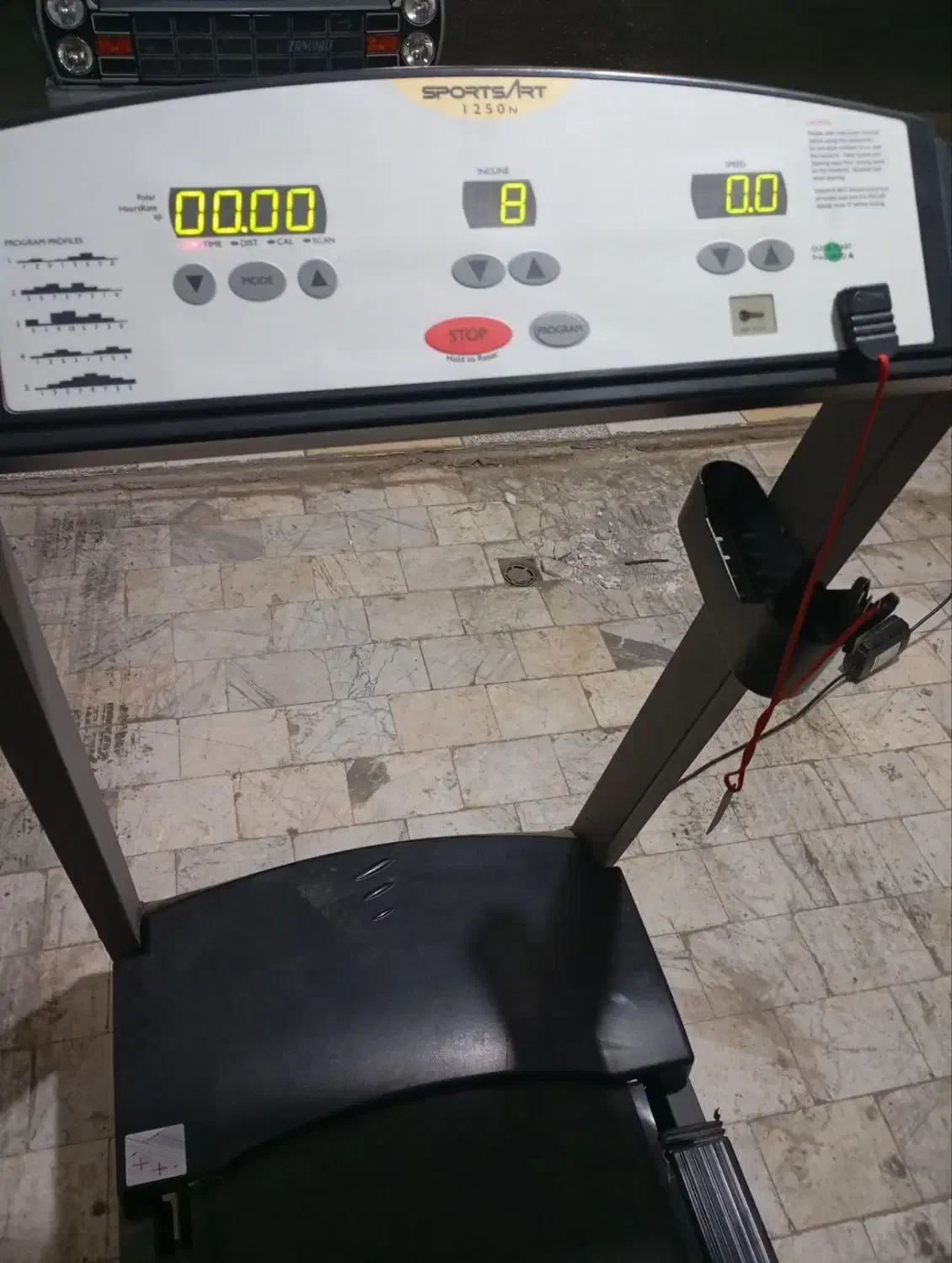 تردمیل|تجهیزات ورزشی|رباط‌کریم, رباط‌کریم|دیوار