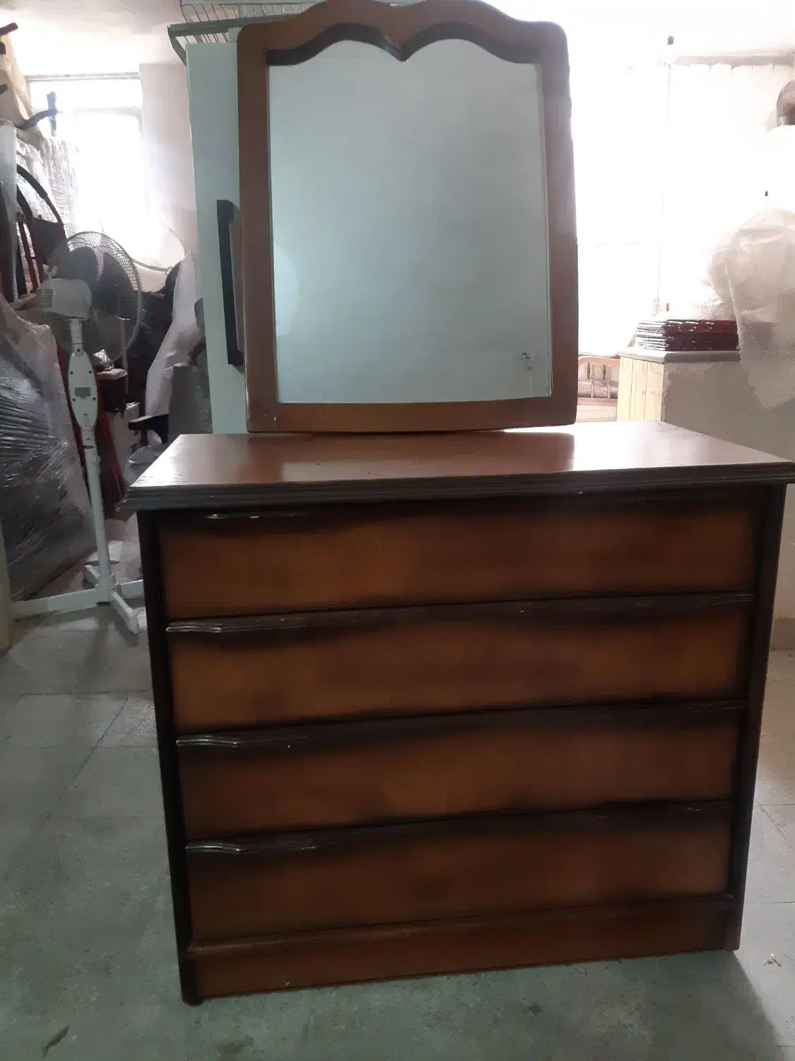 آینه و میز دراور ۴ کشو سالم|جاکفشی، کمد، دراور|اراک, |دیوار