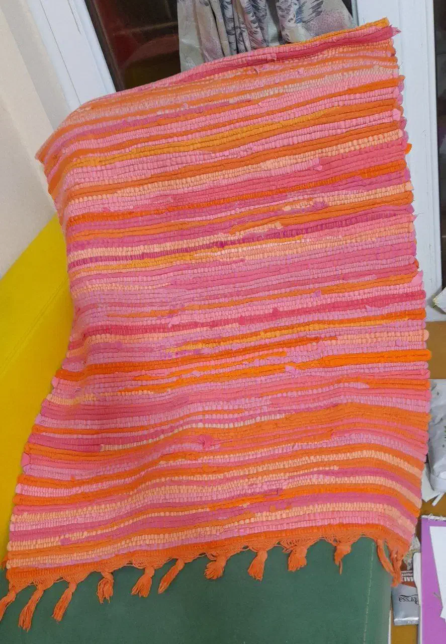 ۲ پادری و ۲ رومیزی و کتیبه پرده|پادری|کیش, |دیوار