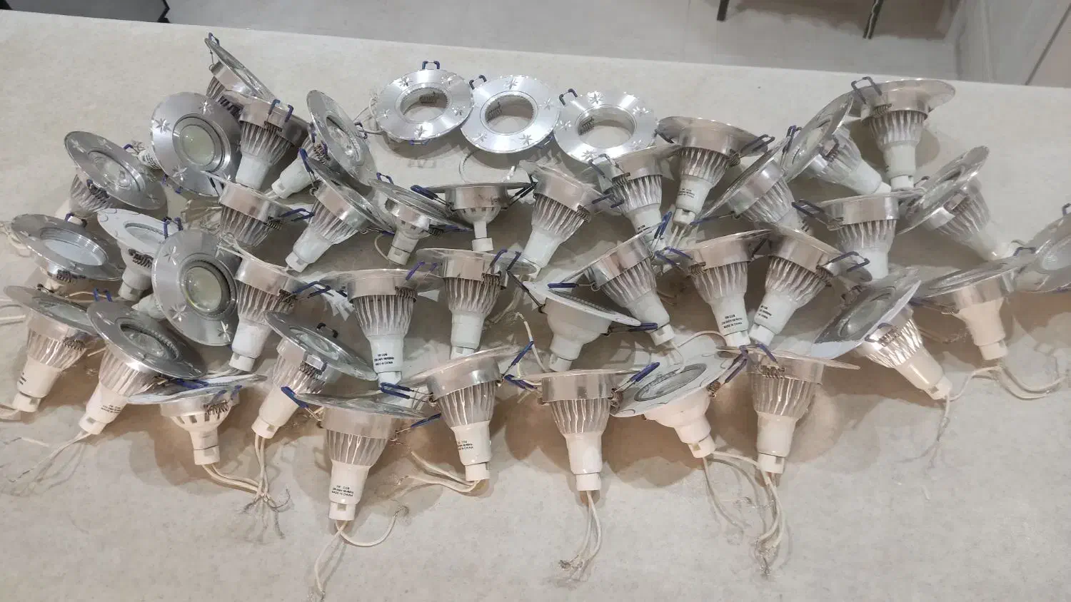 هالوژن فلزی|لامپ و چراغ|کرج, شاهینویلا|دیوار