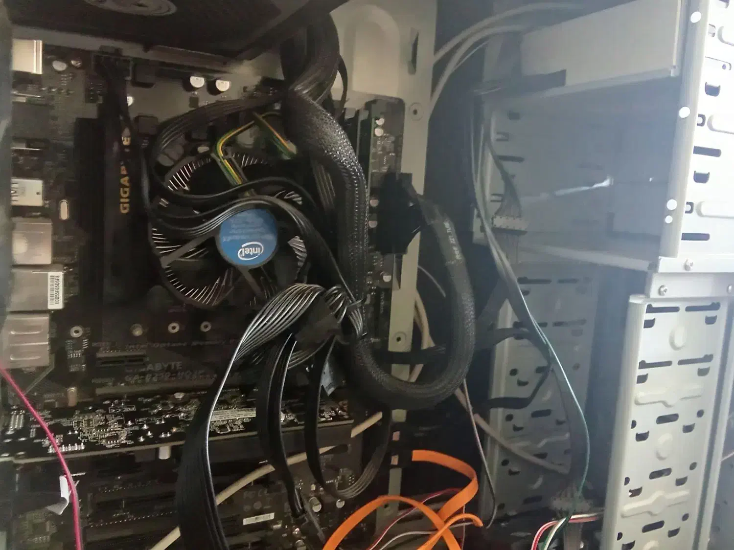 کیس کامپیوتر|رایانه رومیزی|زنجان, |دیوار