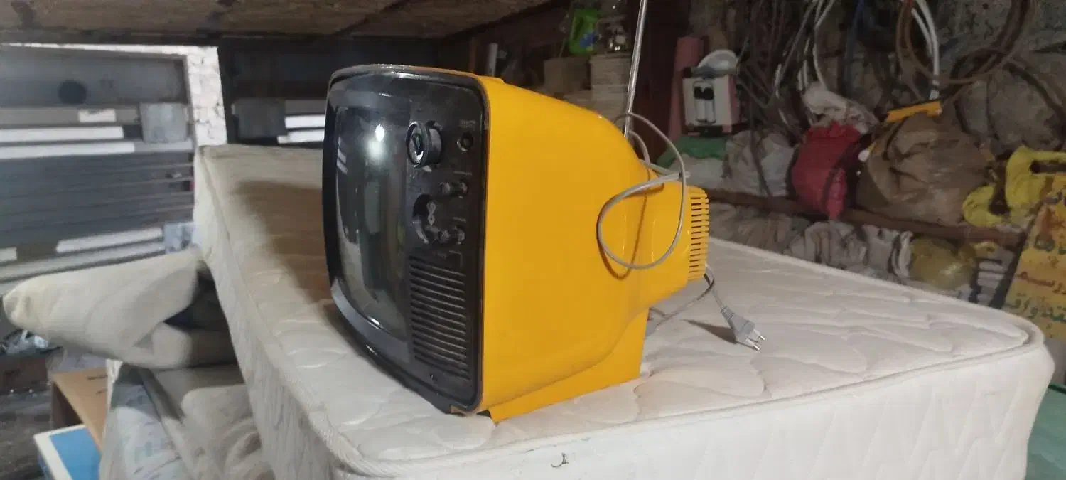 تلویزیون قدیمی  درحد نو کلکسیونی|تلویزیون و پروژکتور|سنندج, |دیوار