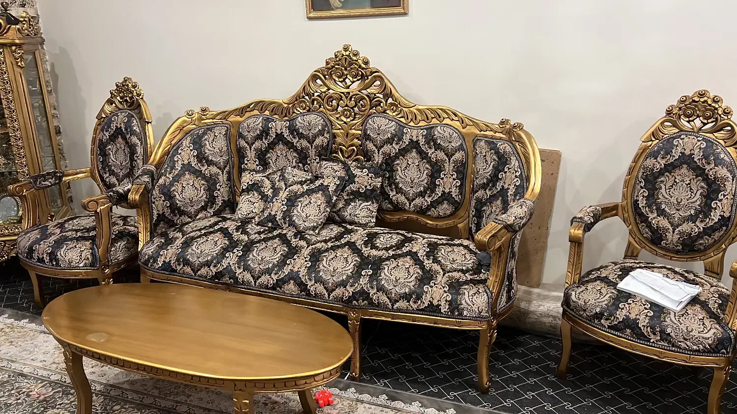 مبل|مبلمان خانگی و میز عسلی|اندیشه, اندیشه فاز ۱|دیوار