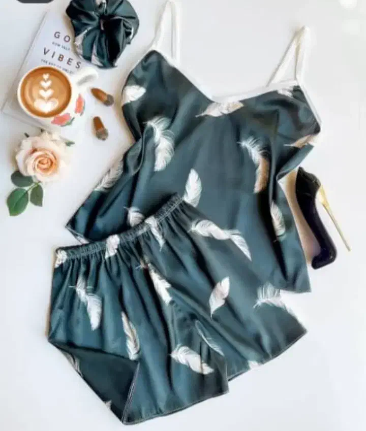 تاپ شرتک ساتن و لباس کمی بلند تر همراه با اسکرانچی|لباس|بندرعباس, |دیوار