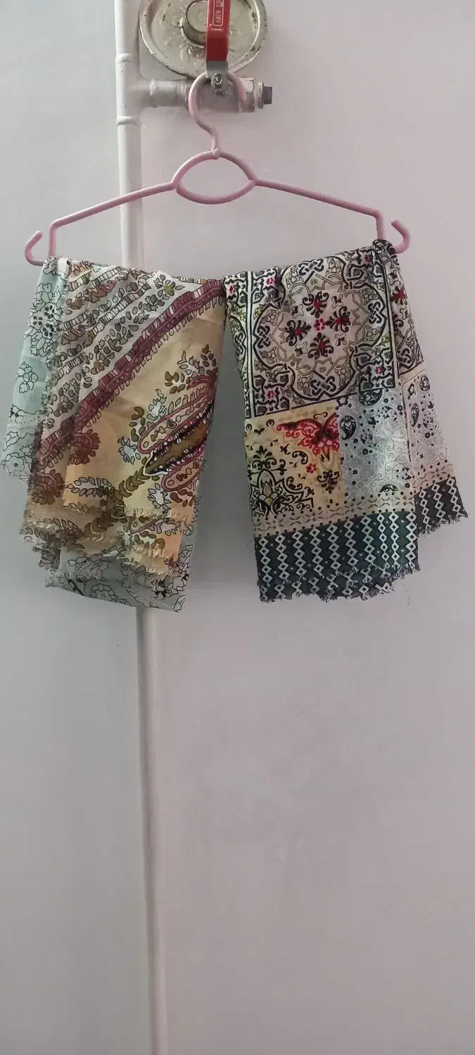 تعدادی شال و روسری و لباس زنانه|حراج|بروجرد, |دیوار