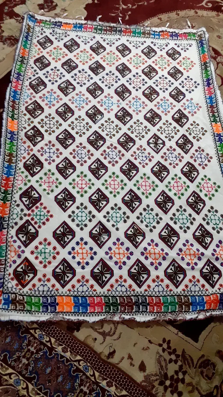 دوعدد پرده گلدوزی|سرویس روتختی|علی‌آباد کتول, |دیوار