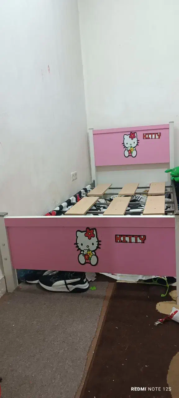 تخت و کمد کودک|تخت و صندلی بچه|زاهدان, |دیوار