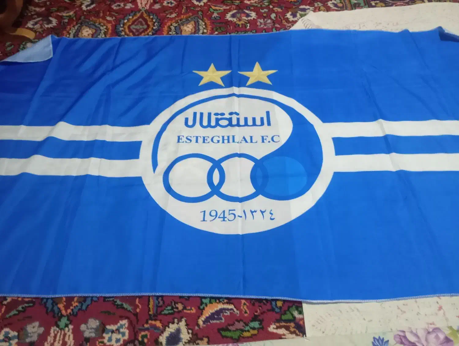 پرچم هواداری استقلال و عینک آفتابی استقلال|حراج|خوی, |دیوار