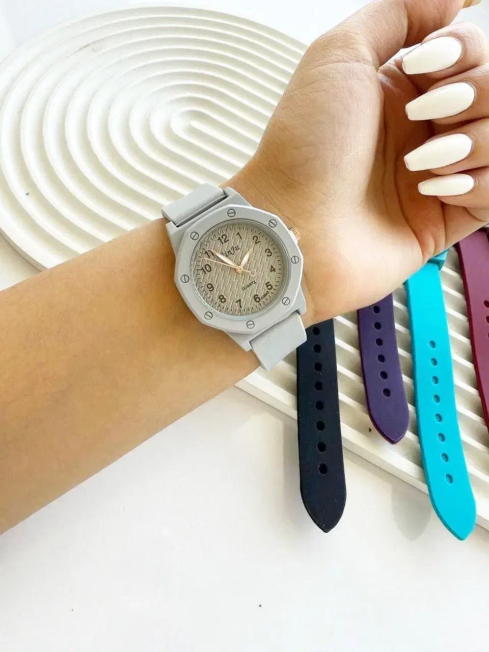 ساعت دخترانه پتک جینوا|ساعت|صحنه, |دیوار