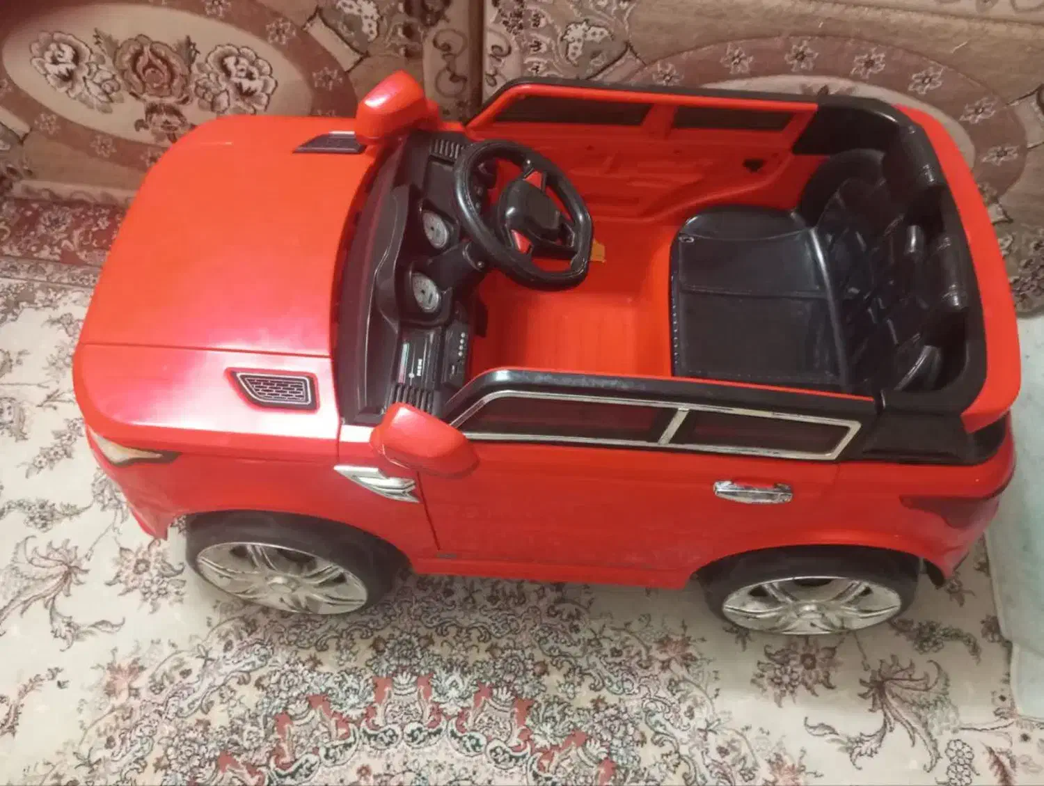 ماشین شارژی|اسباب‌بازی بچه|قم, سراجه (۱۵ خرداد)|دیوار