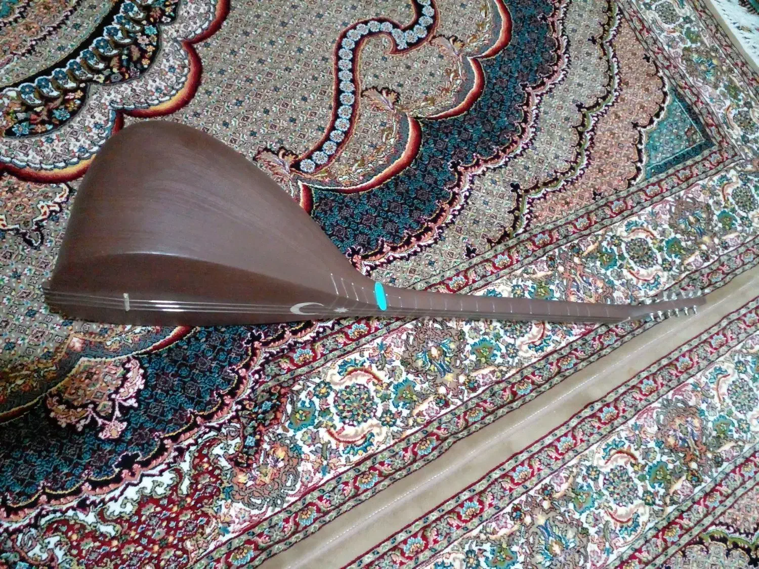 ساز دسته گیتاری|سازهای سنتی|اردبیل, |دیوار