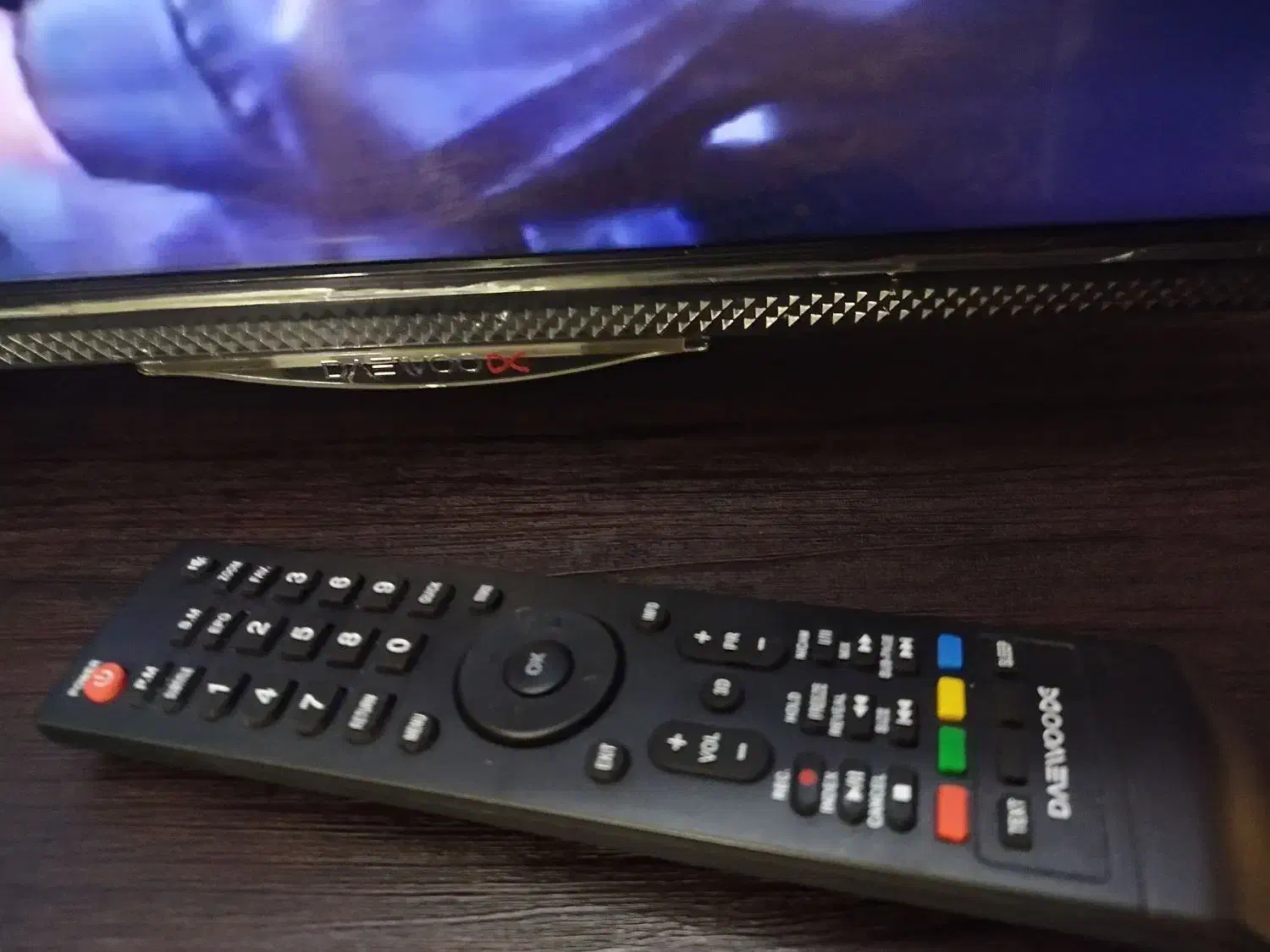 تلویزیون سالم و تمیز|تلویزیون و پروژکتور|اراک, |دیوار