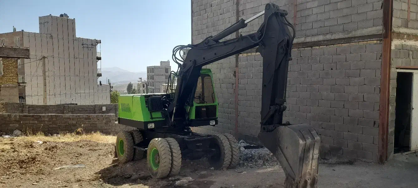 بیل مکانیکی لاستیکی اطلس ۱۳۰۴|خودرو سنگین|تهران, دریان‌نو|دیوار