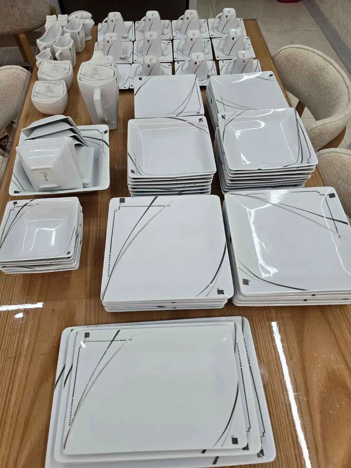 ظروف غذاخوری چینی پارمیس۱۸نفره|ظروف سرو و پذیرایی|اصفهان, کشاورزی|دیوار