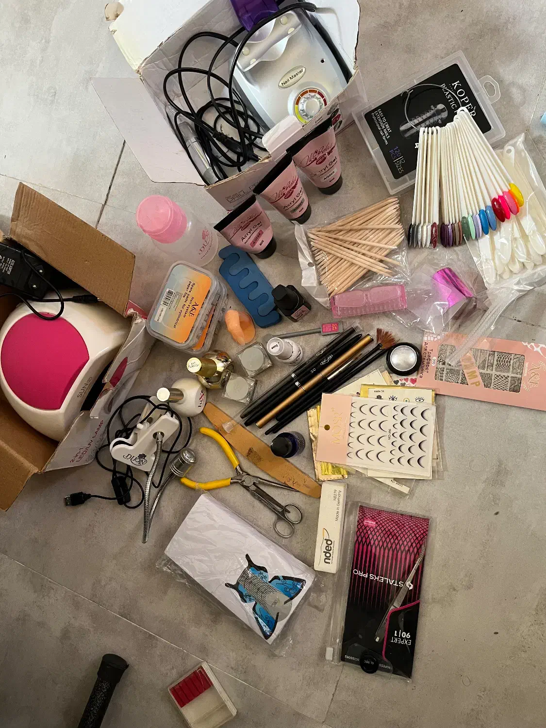 وسایل کاشت ناخن همه اینا باهم ۶ میلیون|آرایشی، بهداشتی، درمانی|رشت, پل تالشان|دیوار