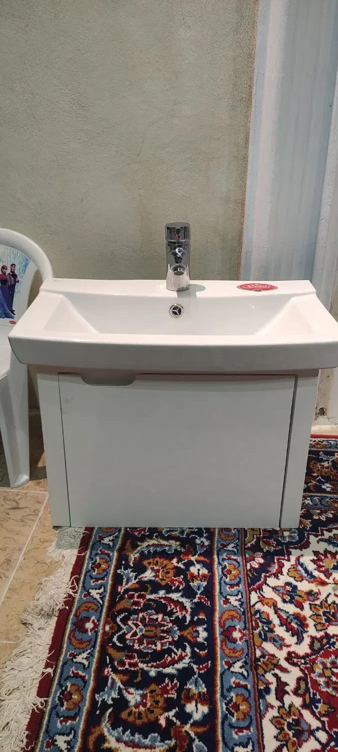 کابین روشویی باشیر و آینه|لوازم سرویس بهداشتی|کلاردشت, |دیوار