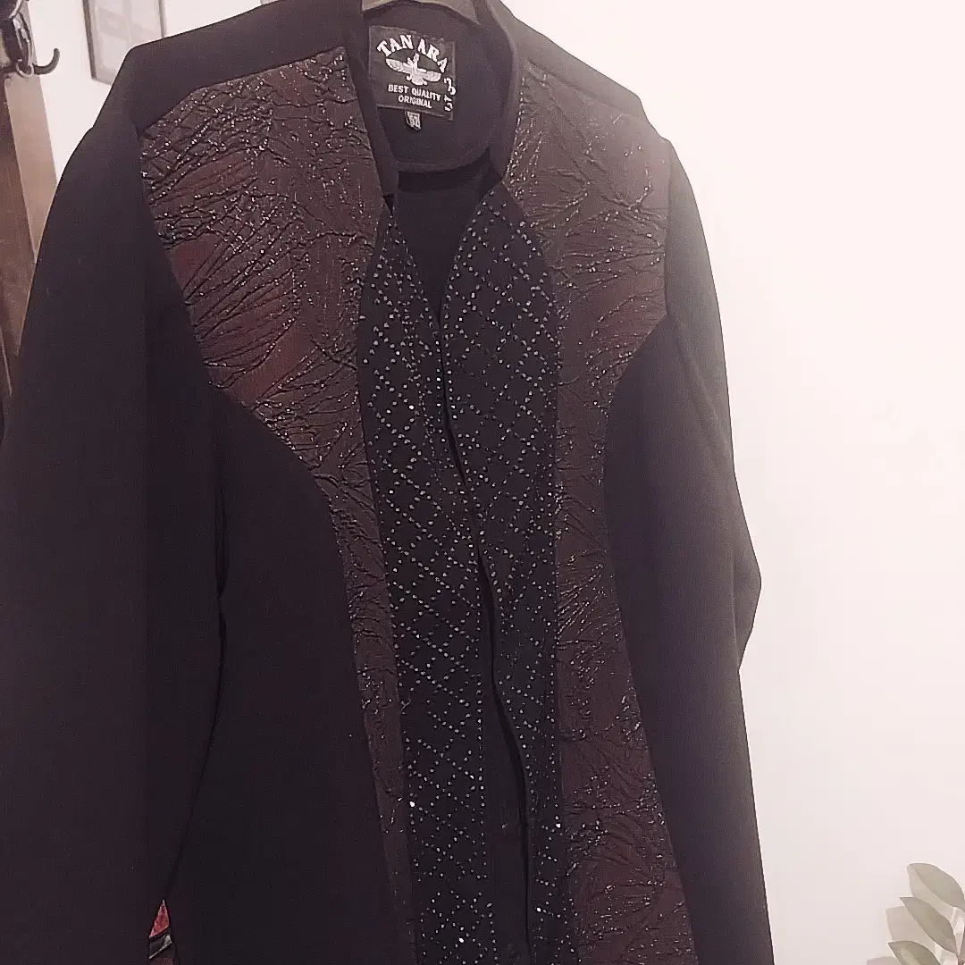 مانتو شیک|لباس|شیراز, میرزاکوچک خان|دیوار