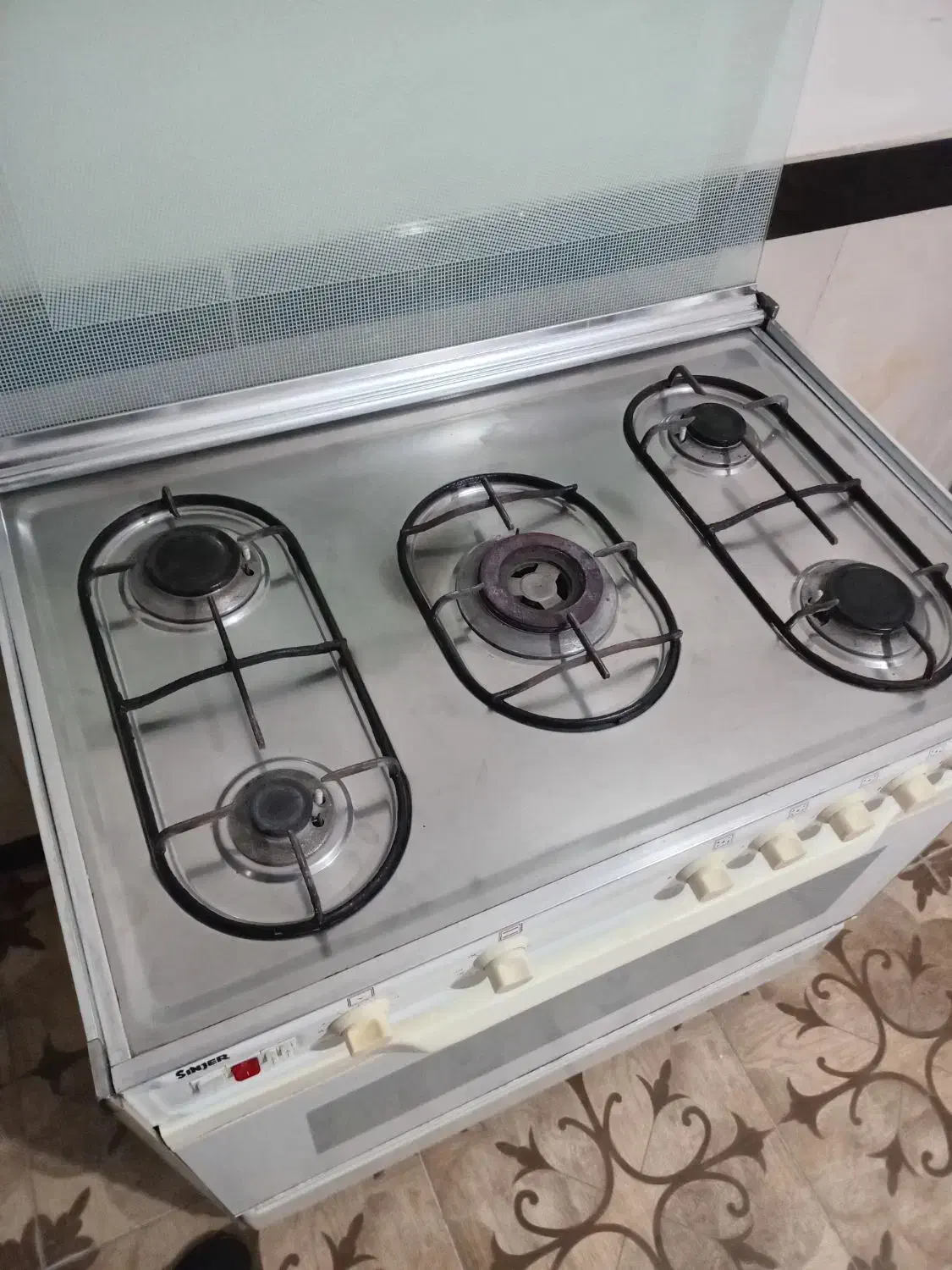 اجاق گاز فردار سفید رنگ سینجر تمیرز ۲ موتوره|اجاق گاز و لوازم برقی پخت‌وپز|مهاباد (آذربایجان غربی), |دیوار