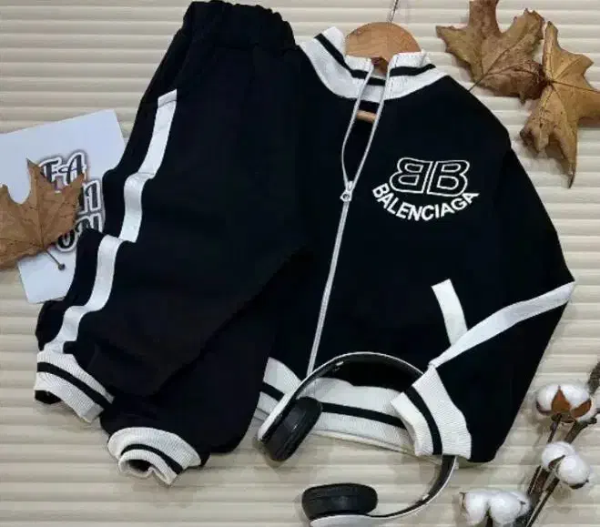 لباس پسرانه|کفش و لباس بچه|میانه, |دیوار