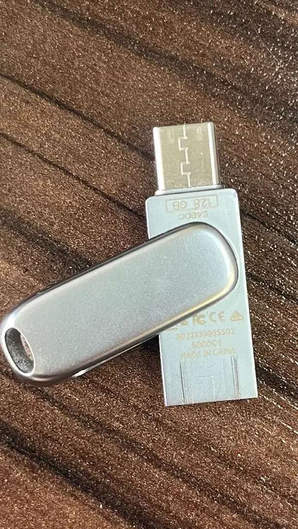 فلش SanDisk Ultra Dual ۱۲۸ گیگ/ مثل نو|لوازم جانبی موبایل و تبلت|مشهد, سرافرازان|دیوار