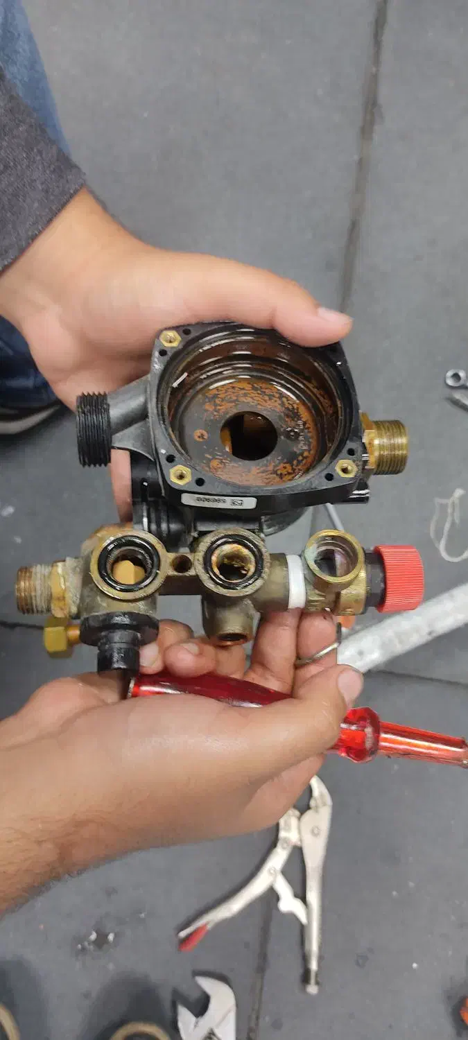 تعمیر انواع پکیج ایران رادیاتور و بوتان|آبگرمکن، پکیج، شوفاژ|تهران, مهرآباد|دیوار