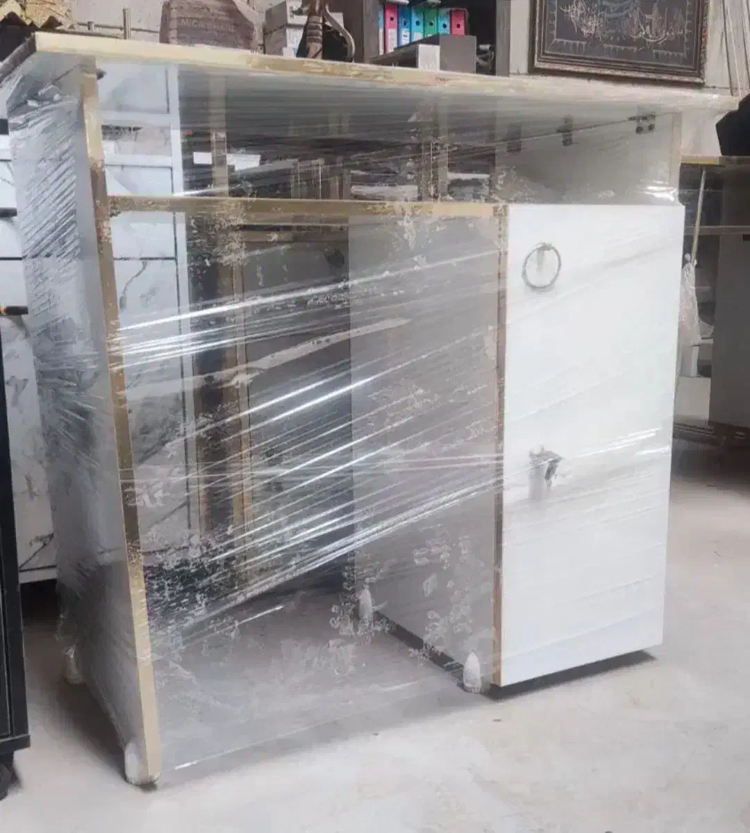 میز کاشت ناخن|آرایشگاه و سالن‌های زیبایی|مشهد, نیروی هوایی|دیوار