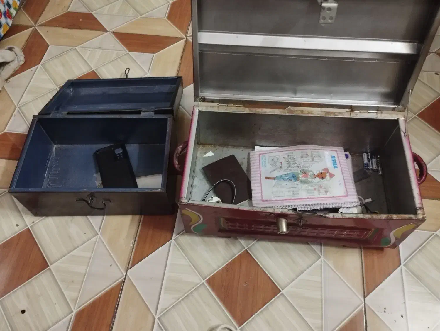 دوصندوقچه مقاوم و محکم و یک عدد شلوار مشاوره شیک|لباس|تربت جام, یحیی آباد|دیوار