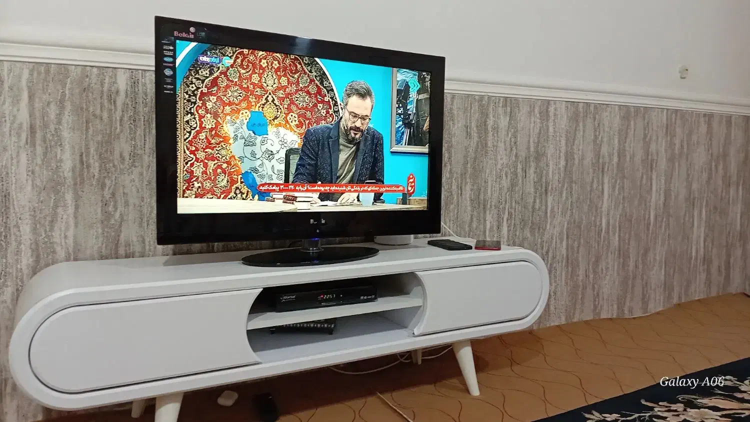 تلوزیون۳۲|تلویزیون و پروژکتور|مزرعه کتول, |دیوار