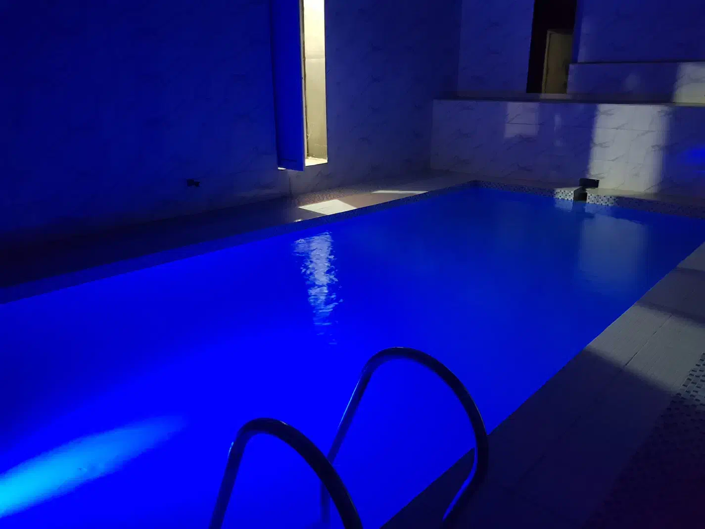 اجاره روزانه/هفتگی ویلا ۲۵۰ متری در شرق تهران|اجارهٔ کوتاه‌مدت ویلا و باغ|تهران, تهرانپارس غربی|دیوار