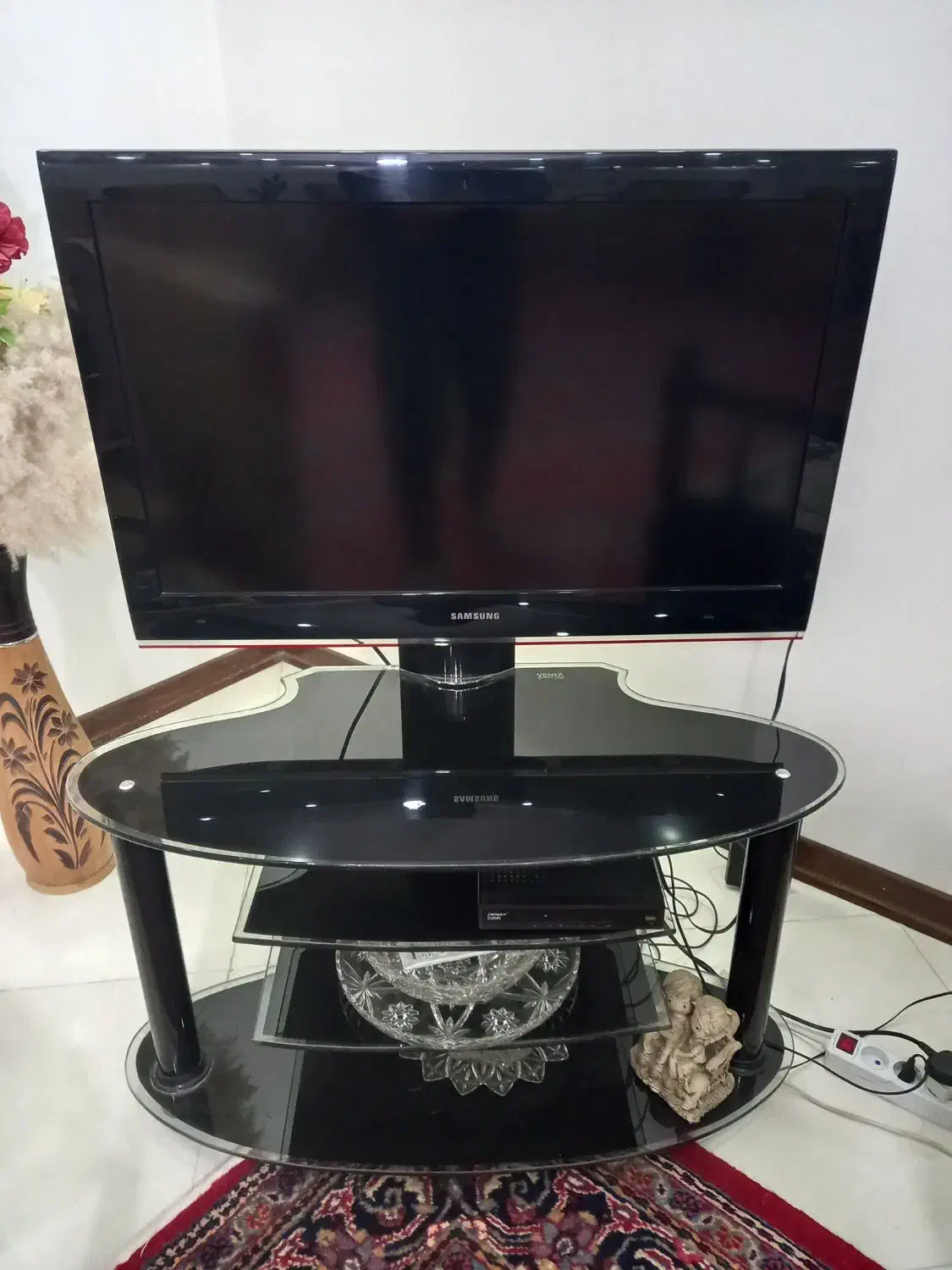 تلوزیون و زیر تلوزیون|تلویزیون و پروژکتور|اراک, |دیوار