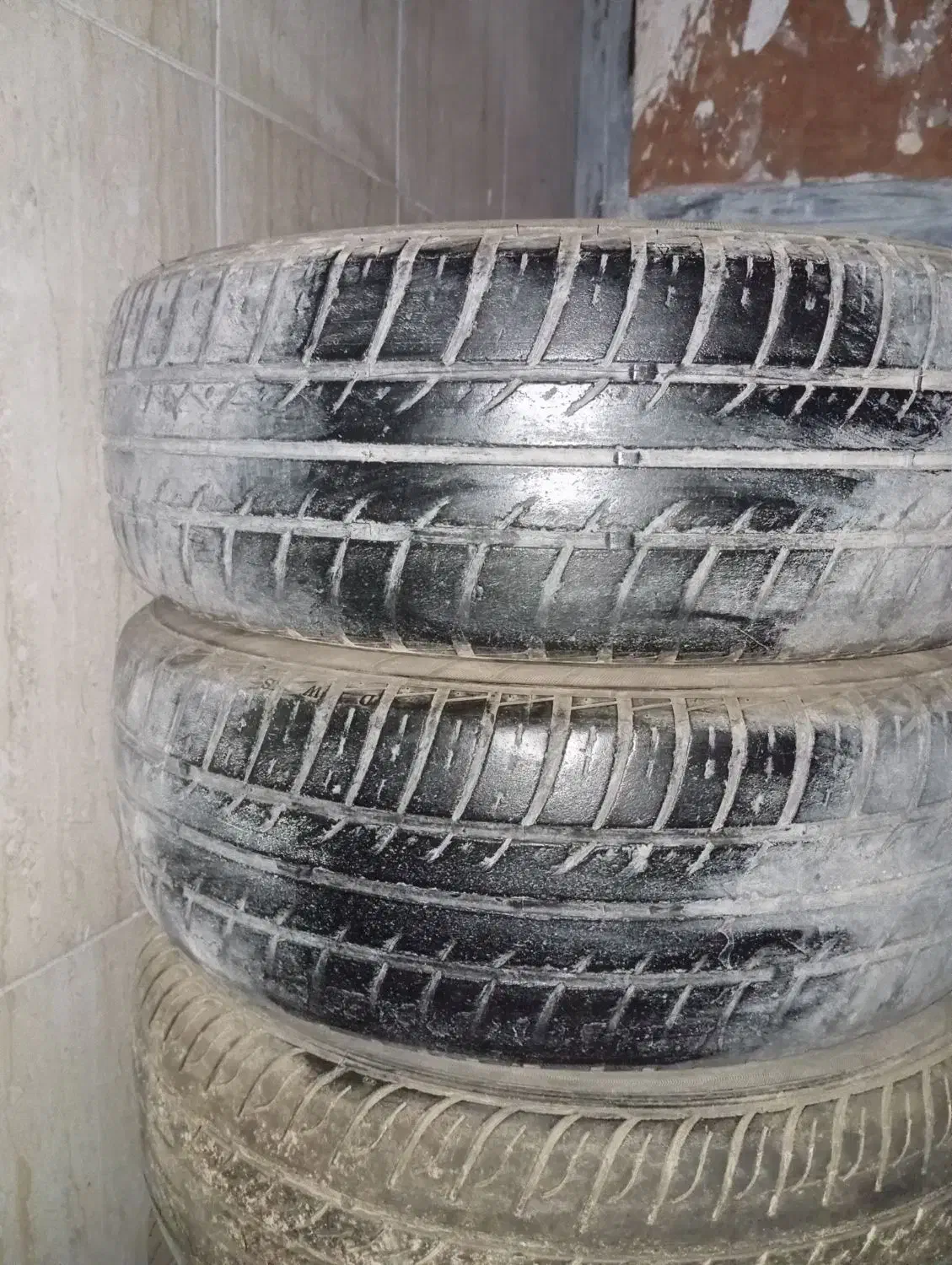 لاستیک|قطعات یدکی و لوازم جانبی|تاکستان, |دیوار