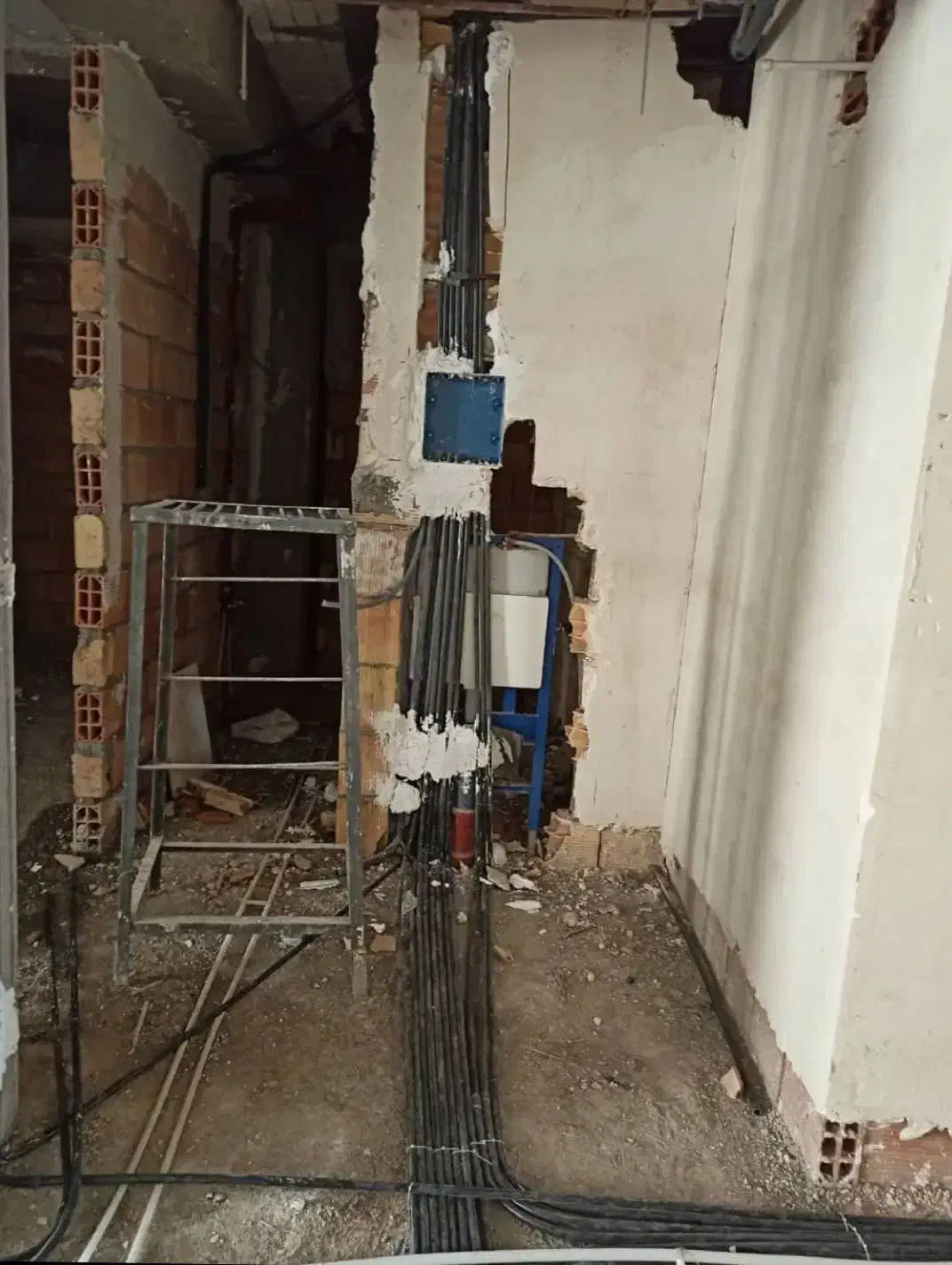 برق کار حرفه ایی ساختمان و تعمیرات|خدمات پیشه و مهارت|خرم‌آباد, |دیوار