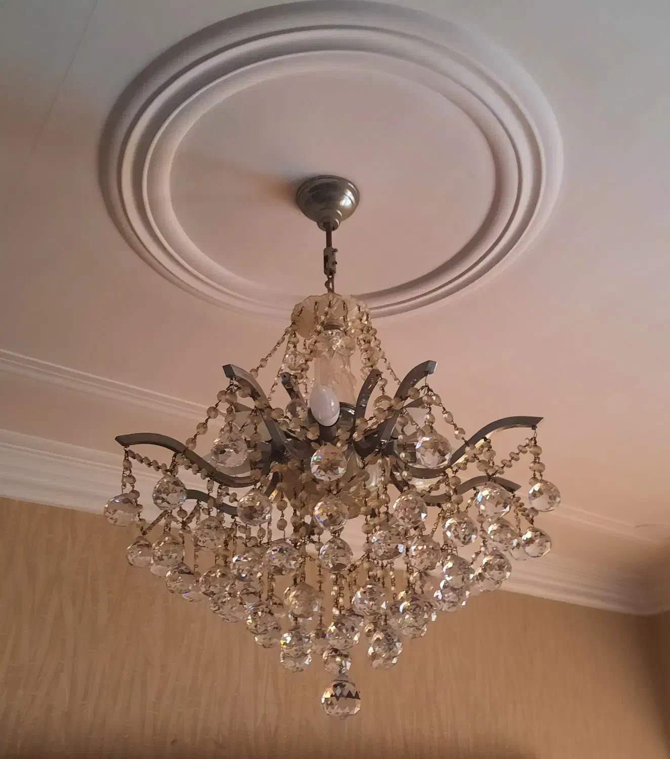 لوستر کریستال دو عدد۸شاخه یکعدد۶شاخه و دو دیوارکوب|لوستر و چراغ آویز|لاهیجان, جمهوری|دیوار