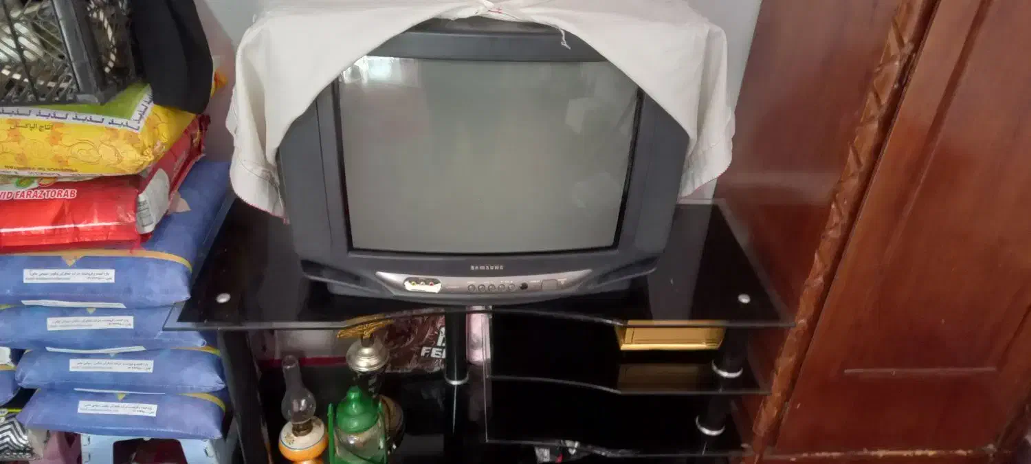 تلویزیون وزیر تلویزیون ودستگاه دیجیتال|تلویزیون و پروژکتور|سنندج, |دیوار