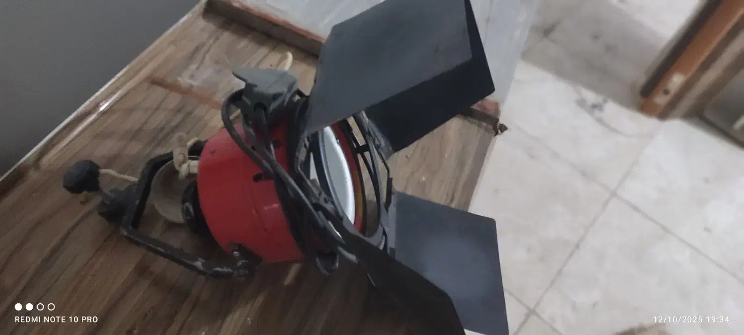 جت لایت|لامپ و چراغ|تربتحیدریه, میدان مرکزی|دیوار