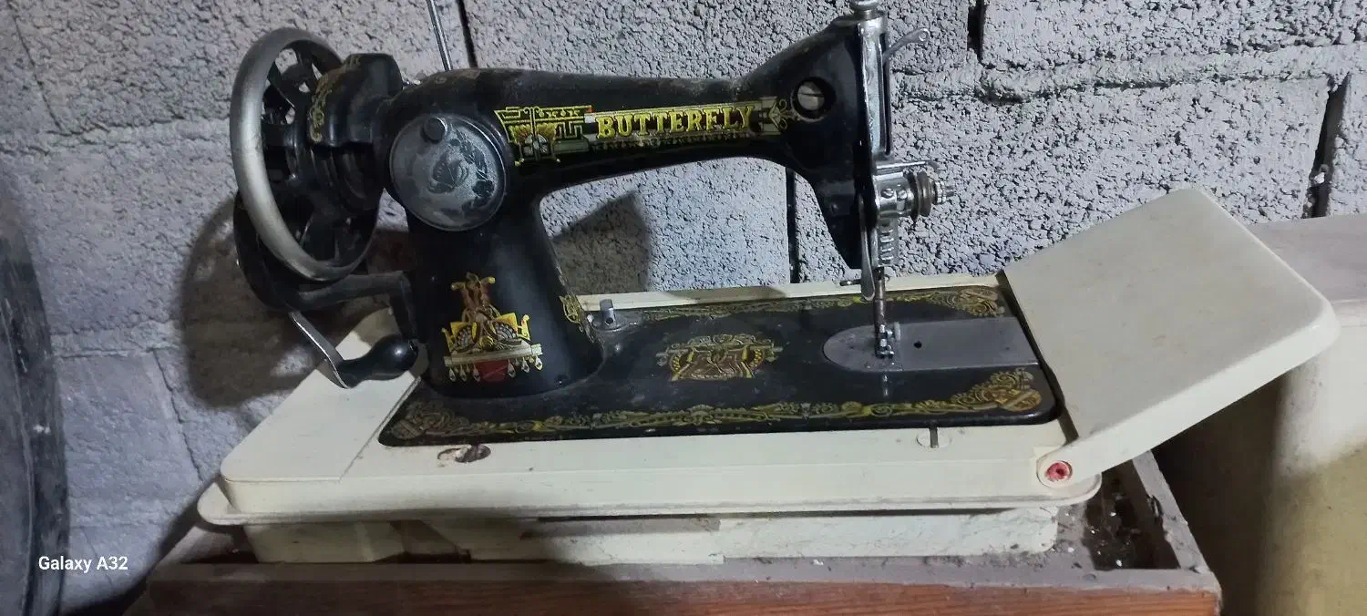 چرخ خیاطی شیک و تمیز|چرخ خیاطی و ریسندگی|آستانه اشرفیه, |دیوار