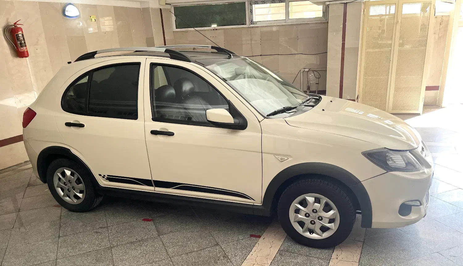 کوییک R کرم مشکی ۱۴۰۲|خودرو سواری و وانت|تهران, چوب تراش|دیوار