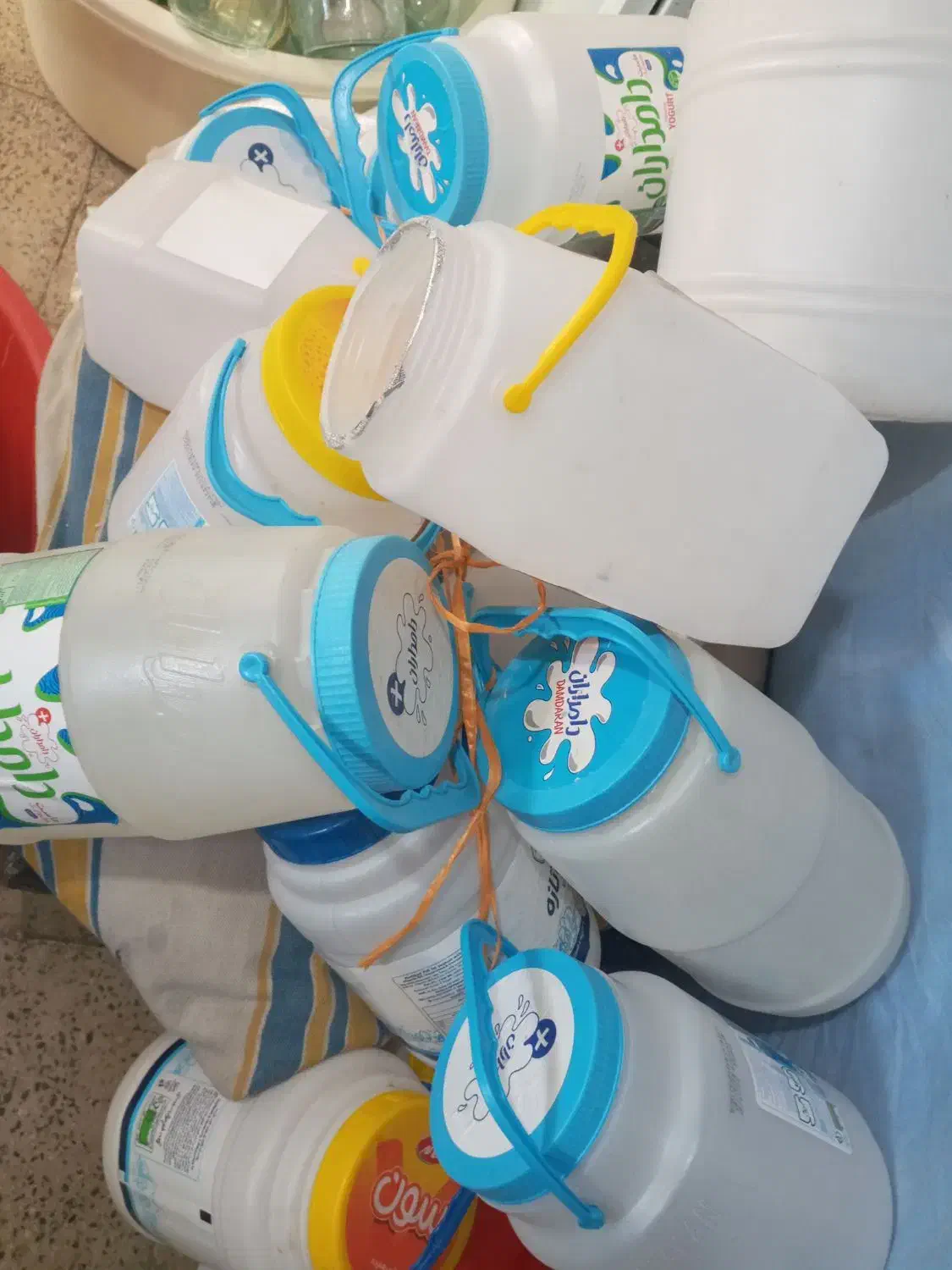 دبه ماست یکبار استفاده شده|ظروف نگهدارنده، پلاستیکی، یک‌بارمصرف|کرج, برغان|دیوار