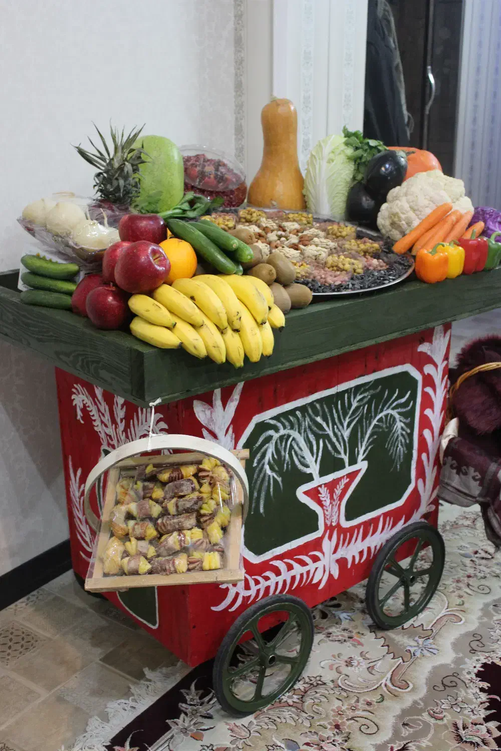 گاری شب یلدا. چرخ متحرک|صنایع دستی و سایر لوازم تزئینی|قم, دانش|دیوار