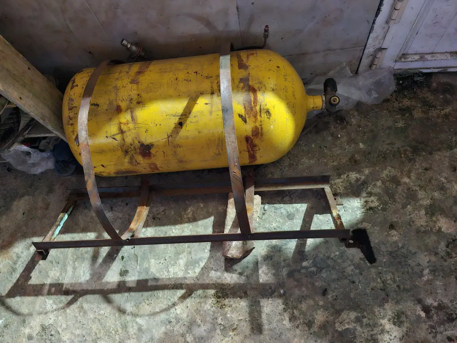 کپسول گاز ماشین|قطعات یدکی و لوازم جانبی|لاهیجان, بازکیاگوراب|دیوار