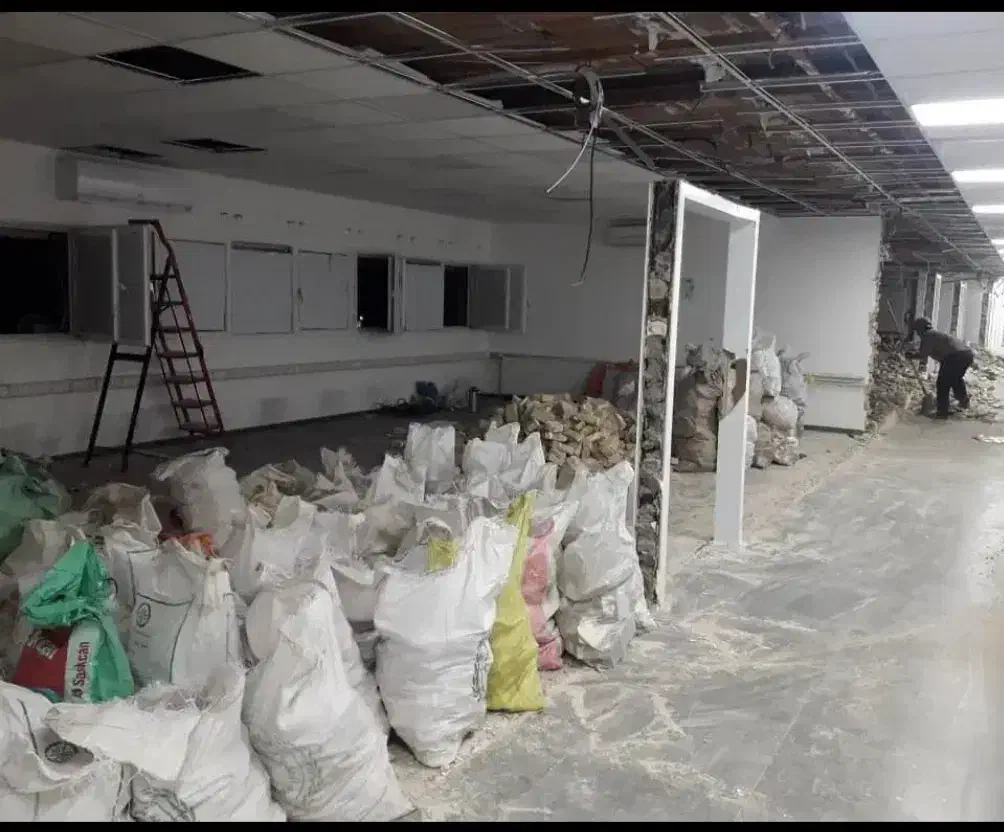 تخریب با هیلتی و باسازی کاشی کاری سرامیک سنگ|خدمات پیشه و مهارت|کرج, گلشهر|دیوار