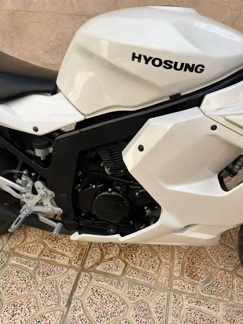 هیوسانگ ریس سفید خشک مدل ۹۸|موتورسیکلت|تهران, جنتآباد شمالی|دیوار