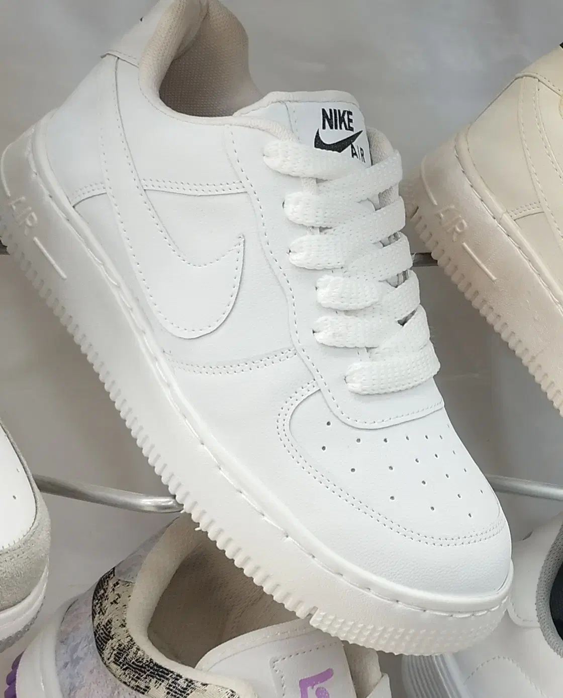 کتونی|کیف، کفش، کمربند|قم, نیروگاه|دیوار