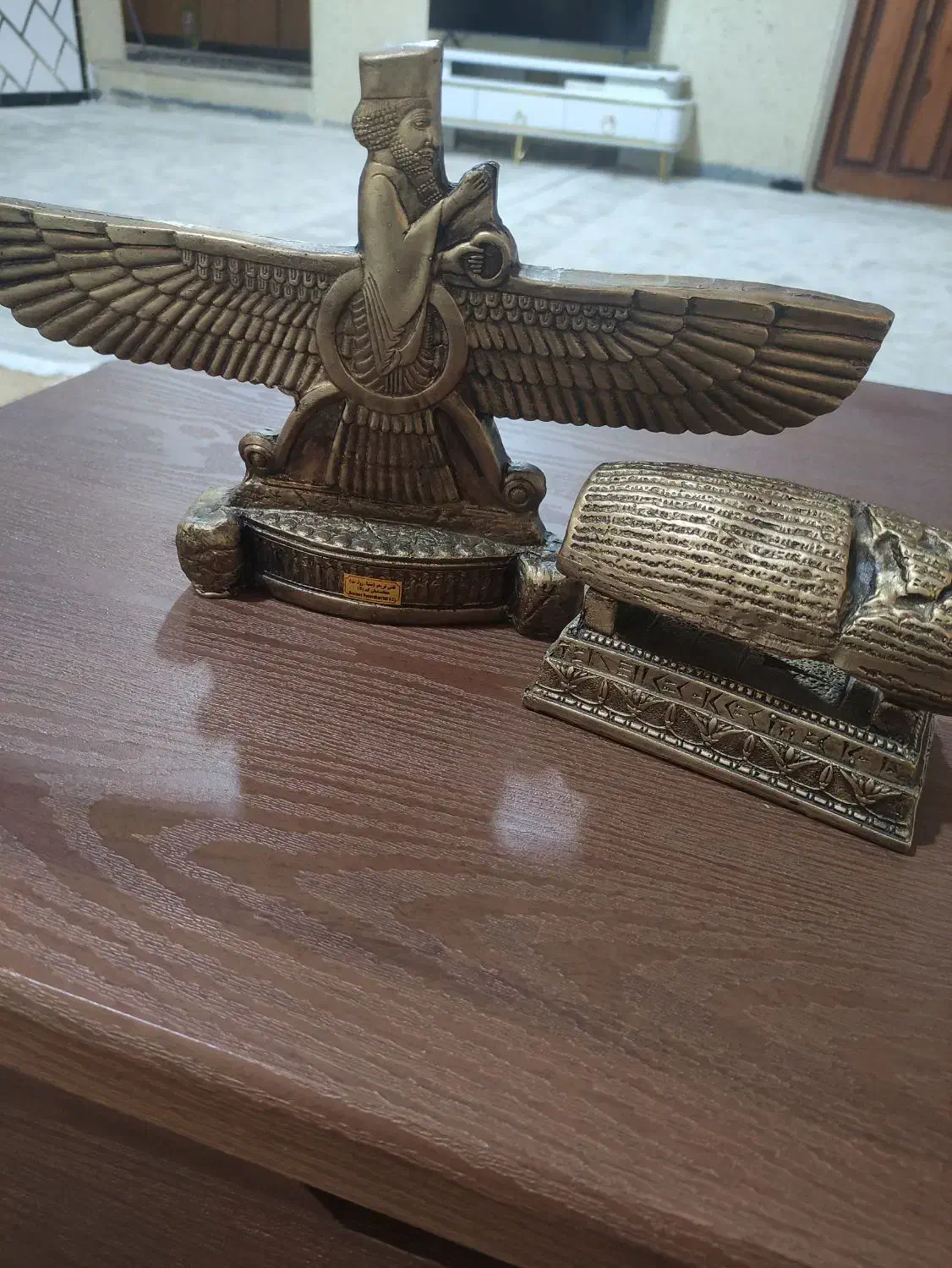 مجسمه کوروش و منشور|مجسمه، تندیس، ماکت|ایلام, |دیوار