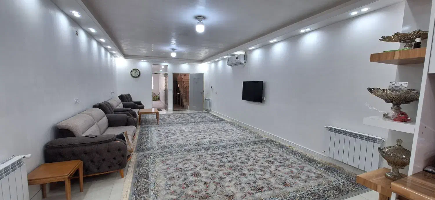 خانه ویلایی دوطبقه راه جدا آزادگان|فروش خانه و ویلا|بروجرد, |دیوار