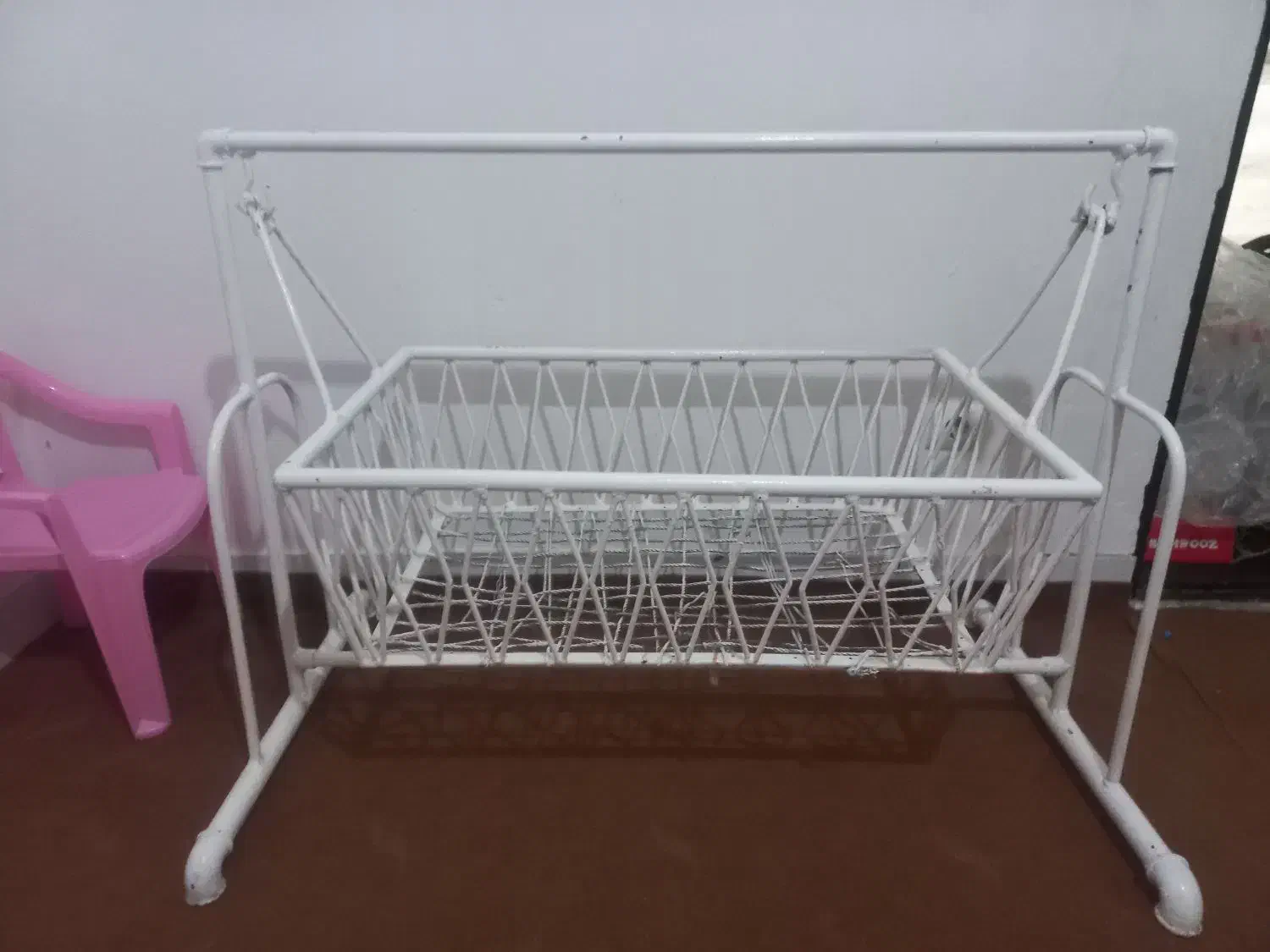 گهواره اهنی|تخت و صندلی بچه|زنجان, |دیوار