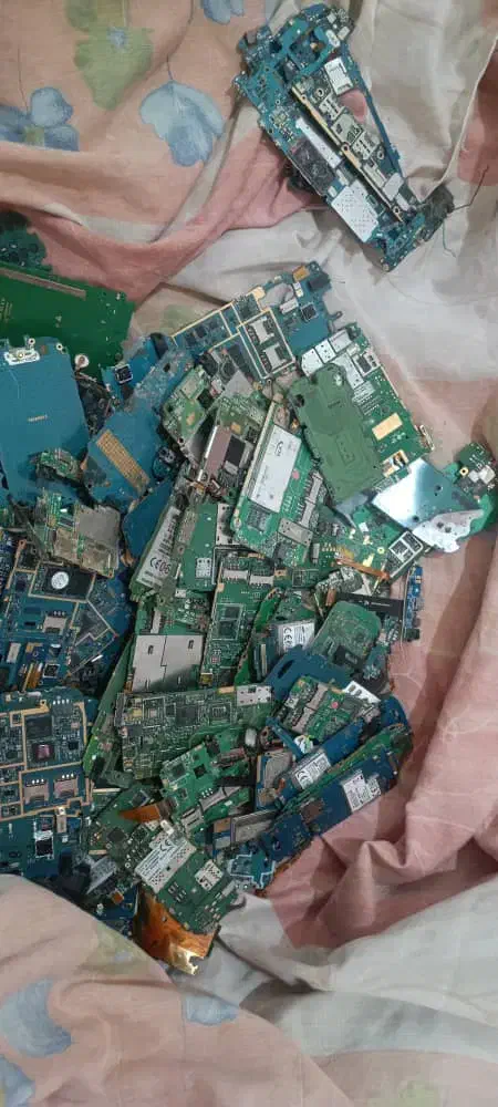 برد ضایعاتی موبایل و کامپیوتر بالاترین قیمت|لوازم جانبی موبایل و تبلت|اهواز, شهرک نفت|دیوار