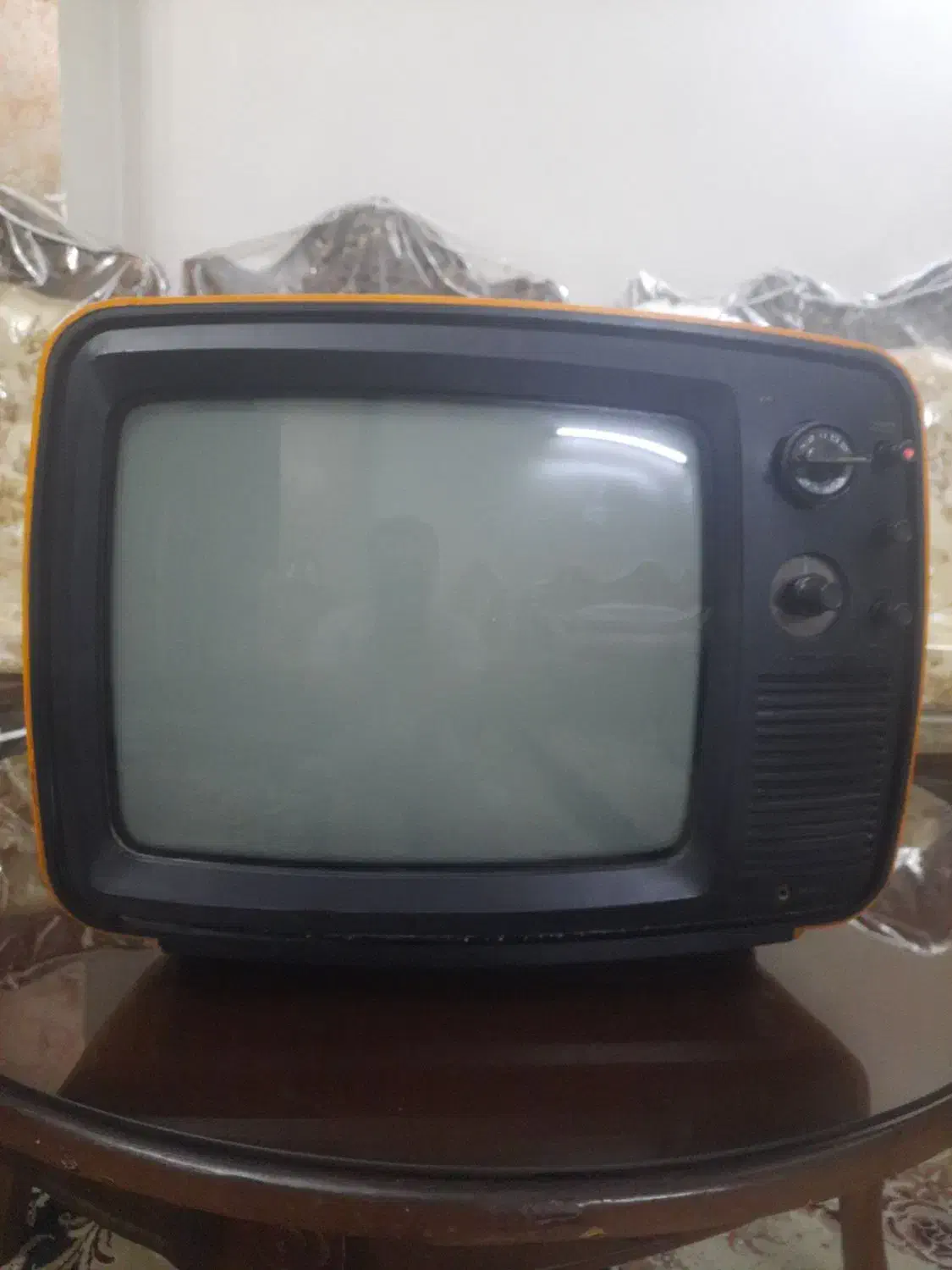 تلویزیون قدیمی ۱۴ اینچ|تلویزیون و پروژکتور|کرج, ساسانی (قلمستان)|دیوار